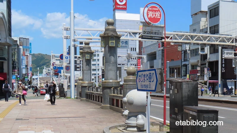 古い石橋で作られた本物のはりまや橋