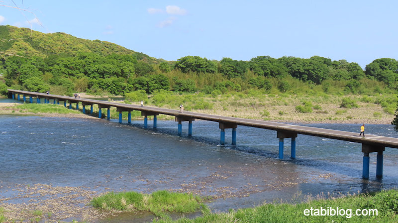 上から写した佐田沈下橋