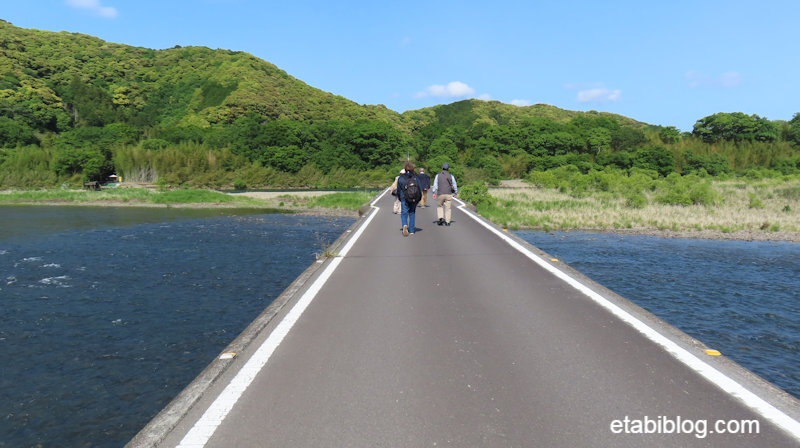 手すりの無い佐田沈下橋