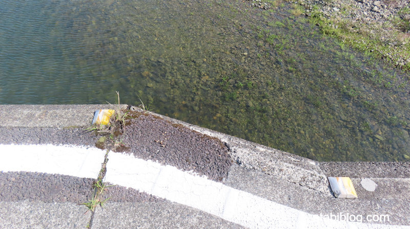 欄干の無い佐田沈下橋