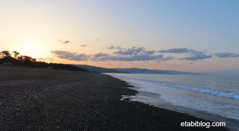 メルキュール土佐高知から歩いて10分の海岸で見た日の出