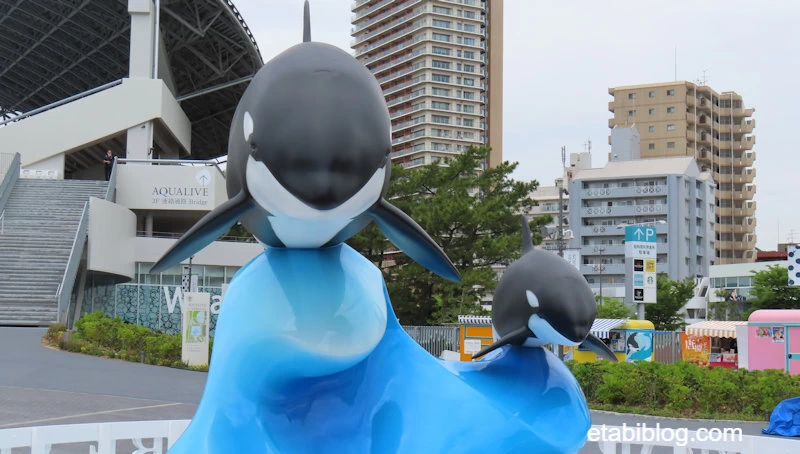 須磨シーワールドプラザのシャチの像