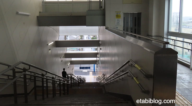 JR須磨海浜公園駅の下り階段