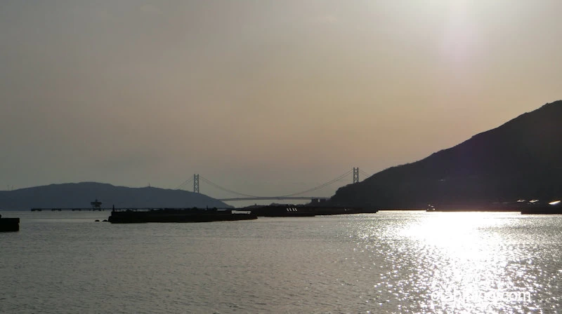 明石海峡大橋と夕日