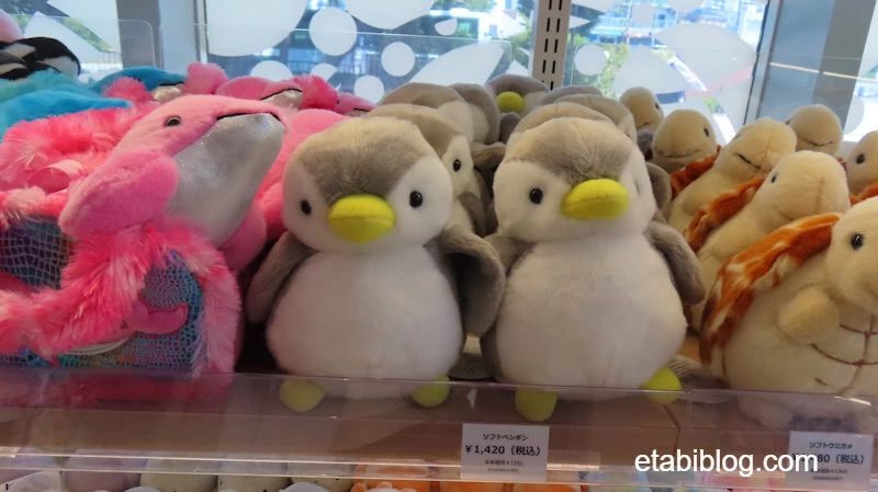 愛くるしいペンギンのぬいぐるみ