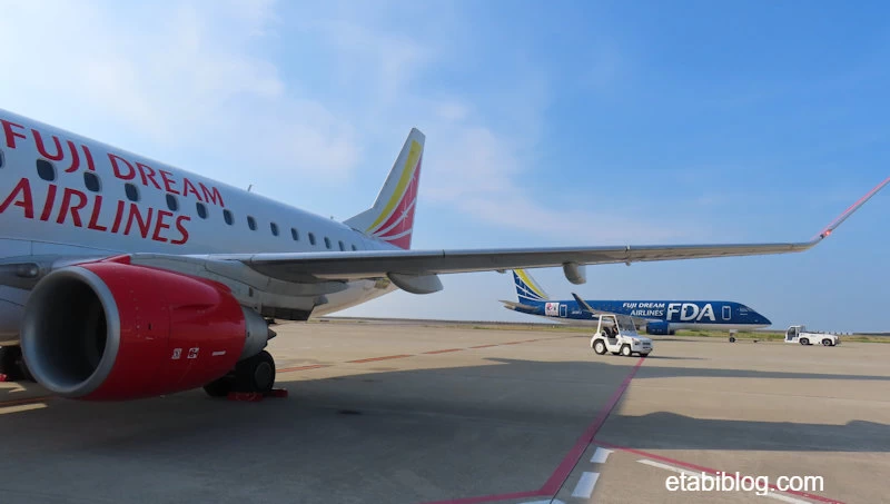 チャーター便で利用するFDAの飛行機