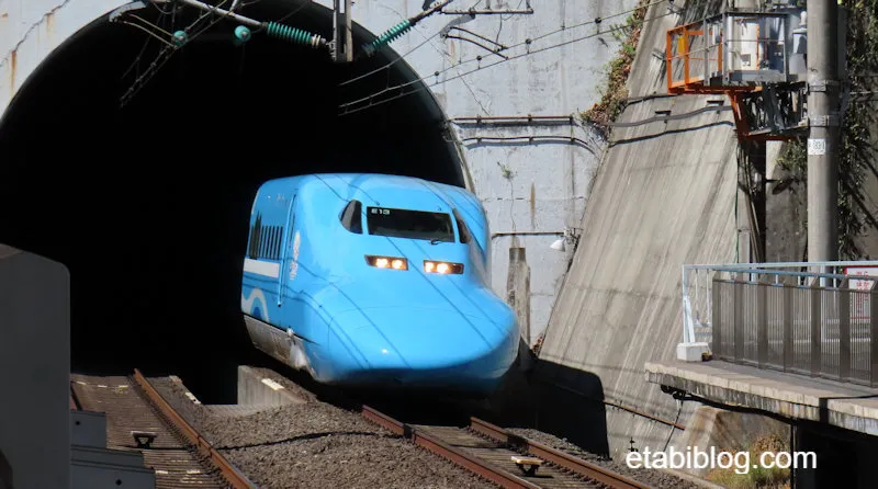 新神戸駅に到着するせとうちブルー号