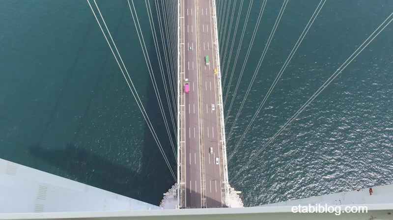 明石海峡大橋鉄塔から見る高速