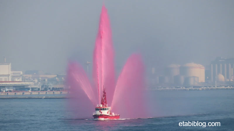 ピンクの歓迎放水