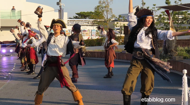 ビアマグを持った海賊のパフォーマンス