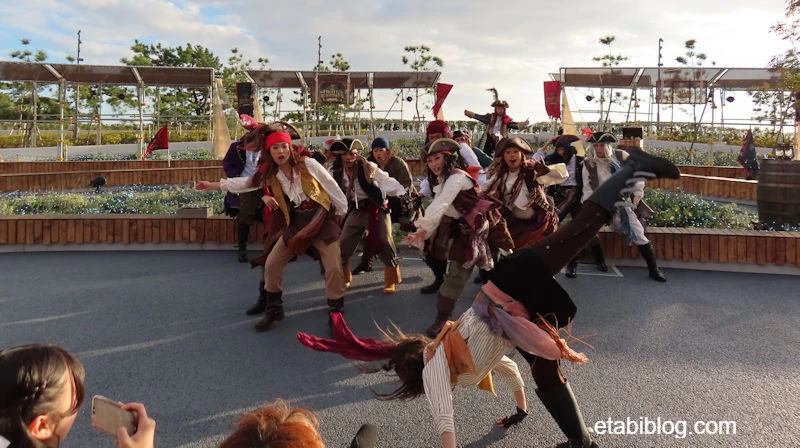 転回する海賊パフォーマンス