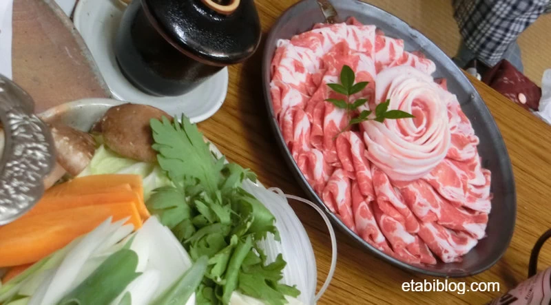 民宿の夕食黒豚