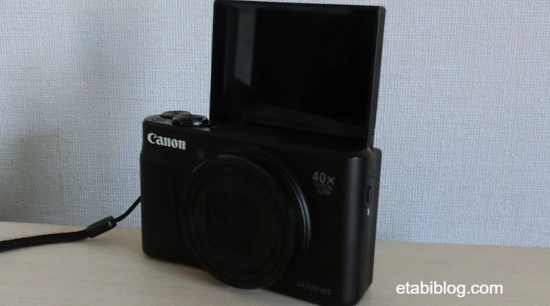 自撮りモニターを上げたCanon SX740HS