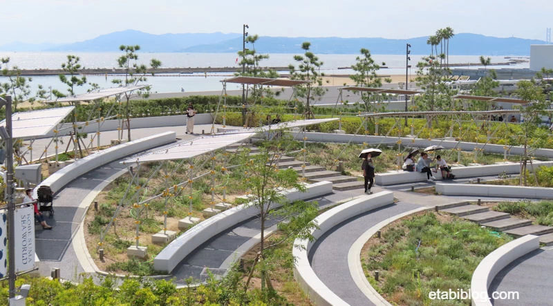 シーワールドプラザの屋根付スペース