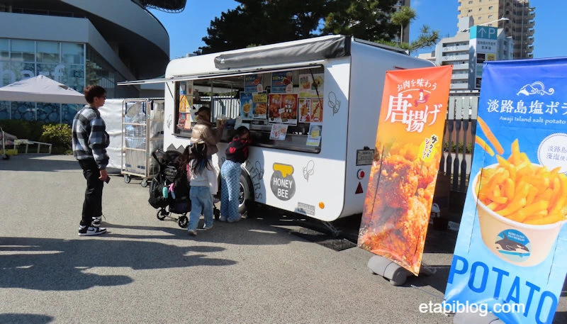 唐揚げ＆ポテト＆たこやき（白い大きいキッチンカー）