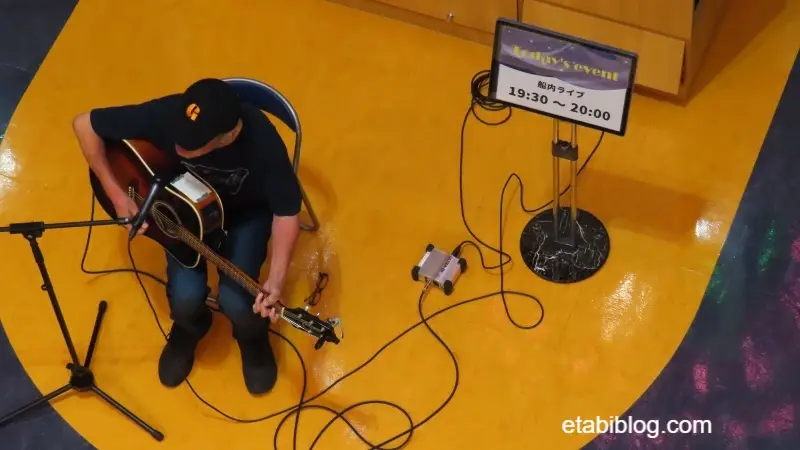 せっつの船内ライブ風景