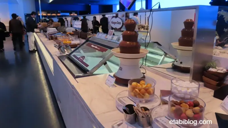 ブルーオーシャンのデザートコーナー