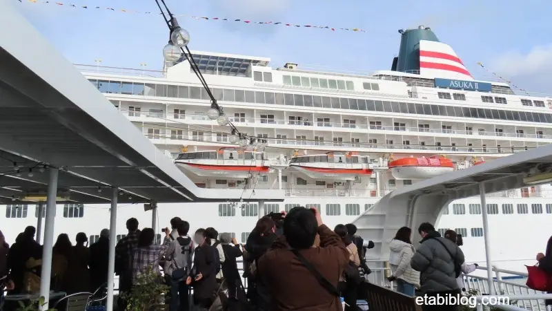 遊覧船ボーボーから見える飛鳥Ⅱ