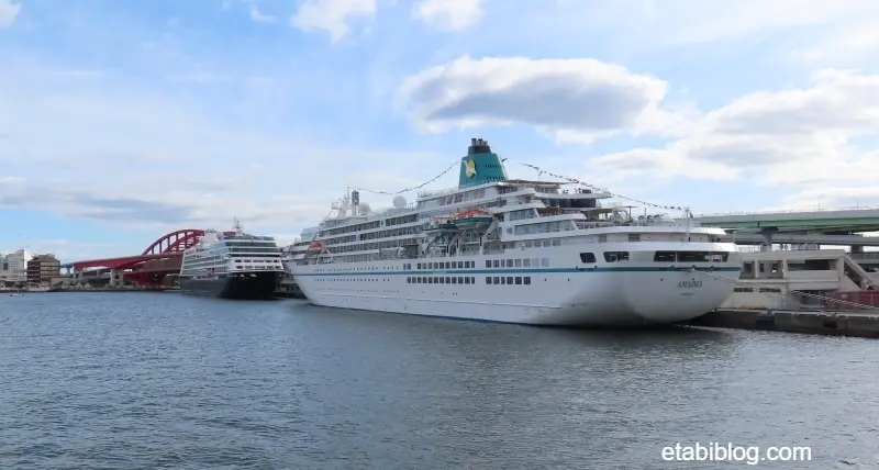 アマデアとアザマラ･パシュートが並んだ写真