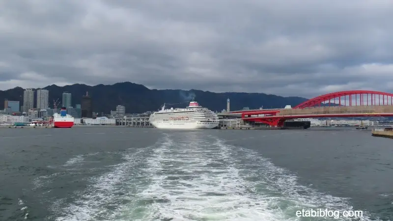 沖合から見た神戸港