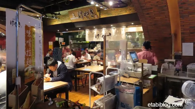 札幌味噌拉麺専門店けやきの店内