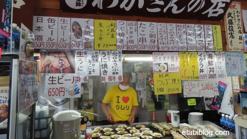 オタトマリ沼売店の店内