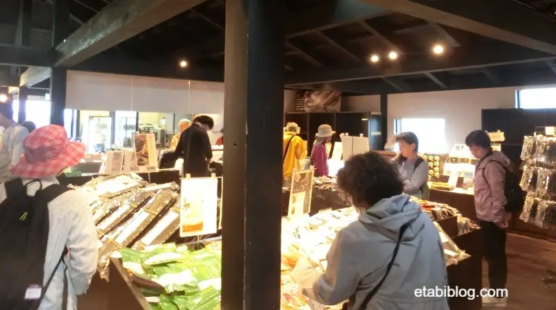 スコトン岬のお土産ショップ「島の人」の店内