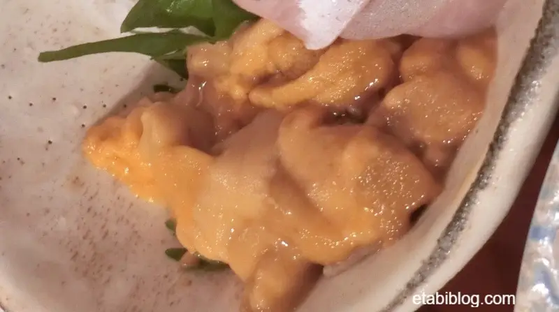 礼文島プチホテルコリンシアンの夕食で提供されたウニ