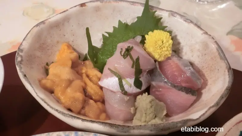 ホテルの夕食で提供されたウニ