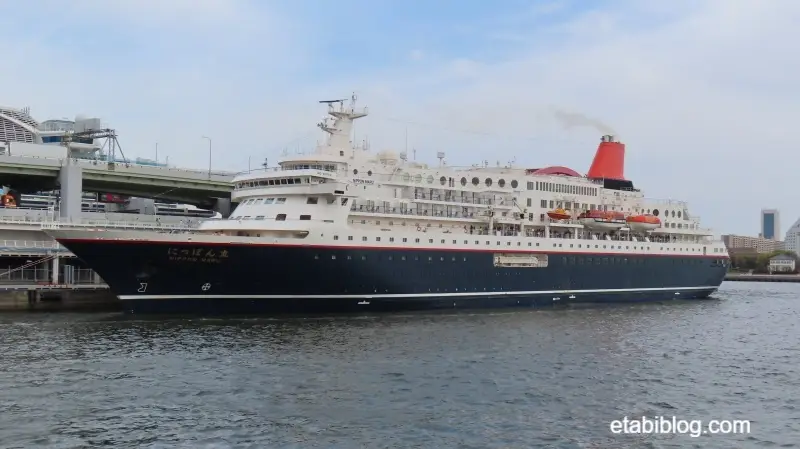 神戸港停泊中のにっぽん丸