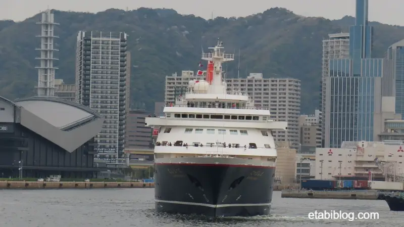 旋回するにっぽん丸