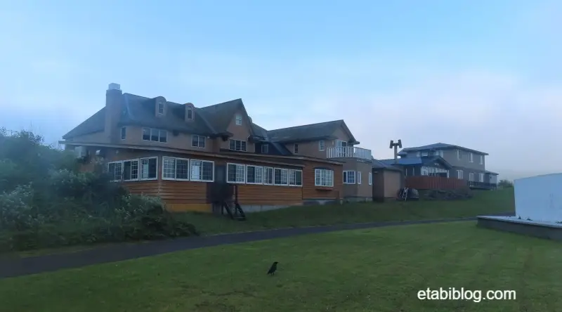 朝靄の礼文島プチホテルコリンシアン