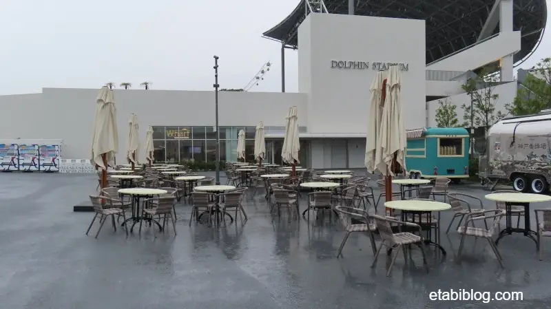 雨に日のテラス席