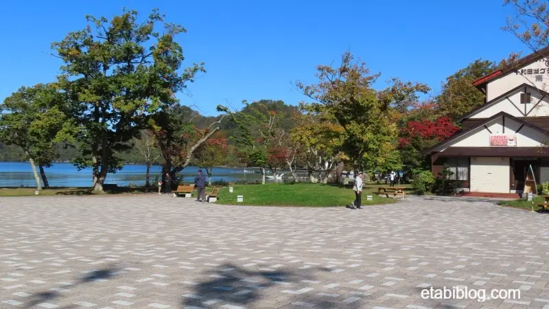 十和田湖遊覧船のりば前の広場