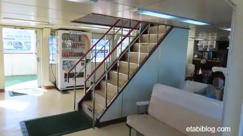 十和田湖遊覧船の船内
