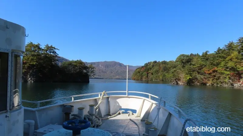遊覧船から見る鎧島