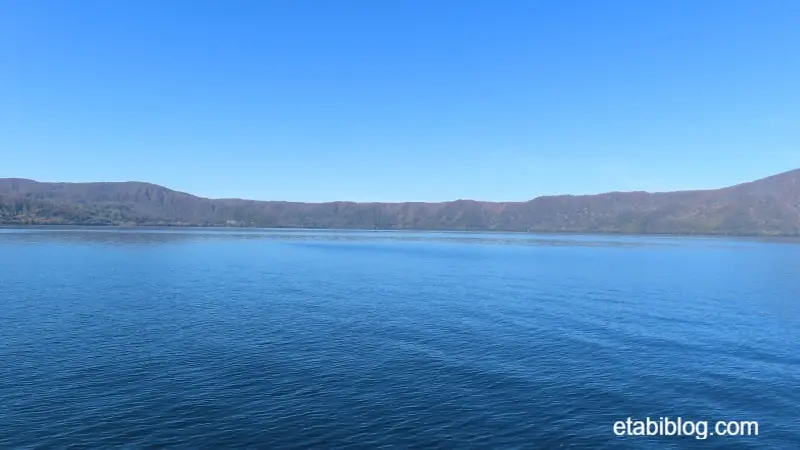 遊覧船から見える十和田湖の広さを感じる絶景