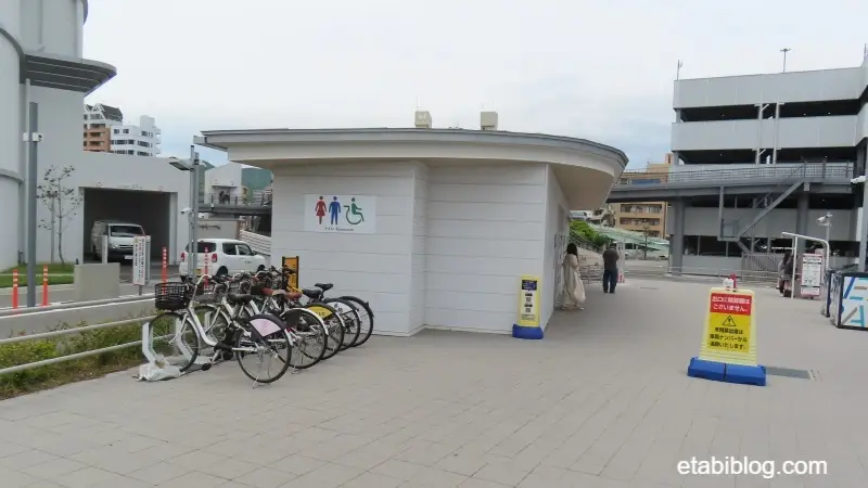 須磨海浜公園駐車場の常設トイレ