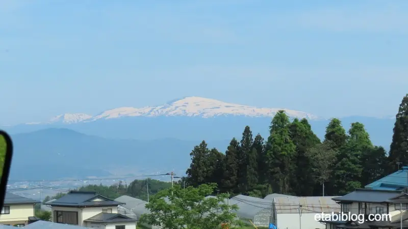 冠雪の月山