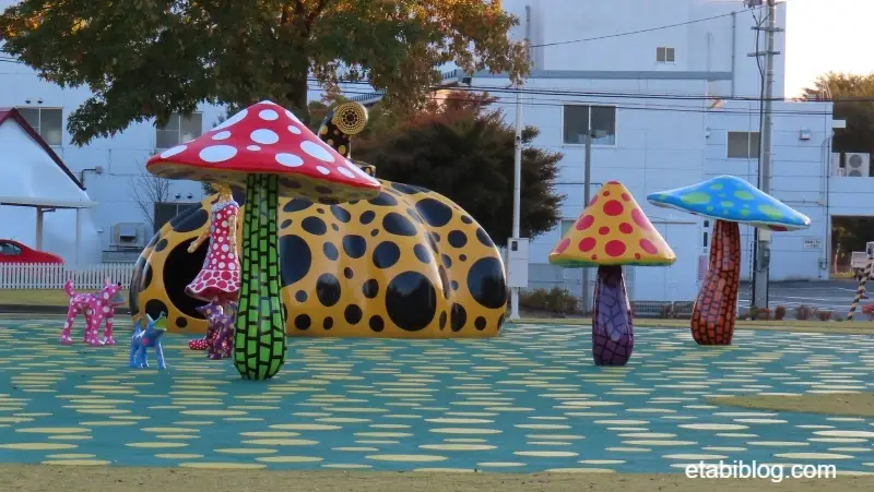 官庁街通り（駒街道）の愛はとこしえ十和田でうたう