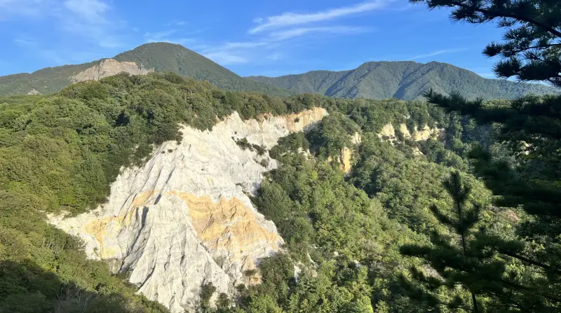 白神山地の稜線