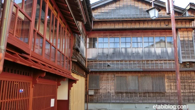 ひがし茶屋街の古い建物