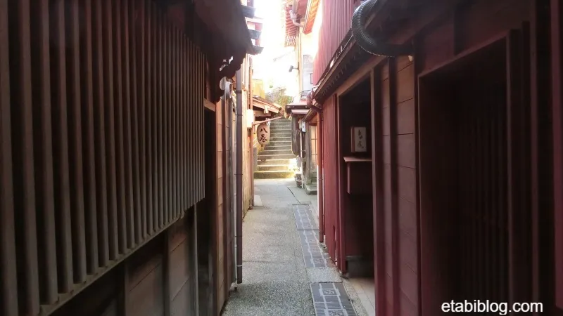 主計町茶屋街の狭い路地裏