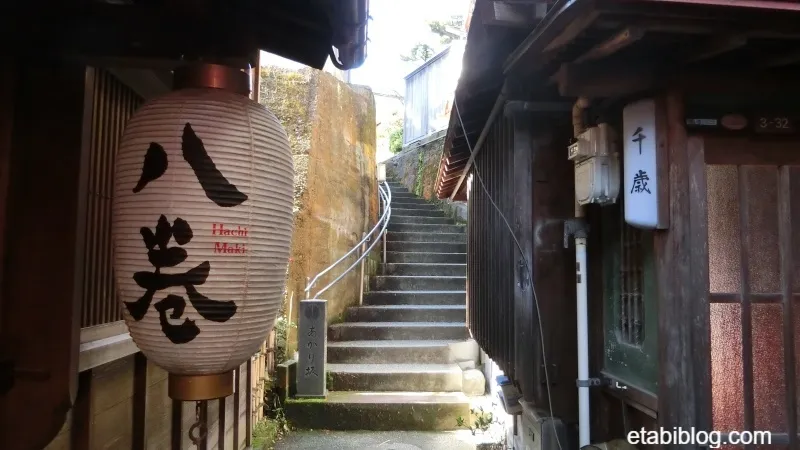 主計町茶屋街の路地裏にある階段