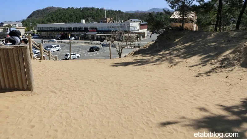 鳥取砂丘から見える駐車場