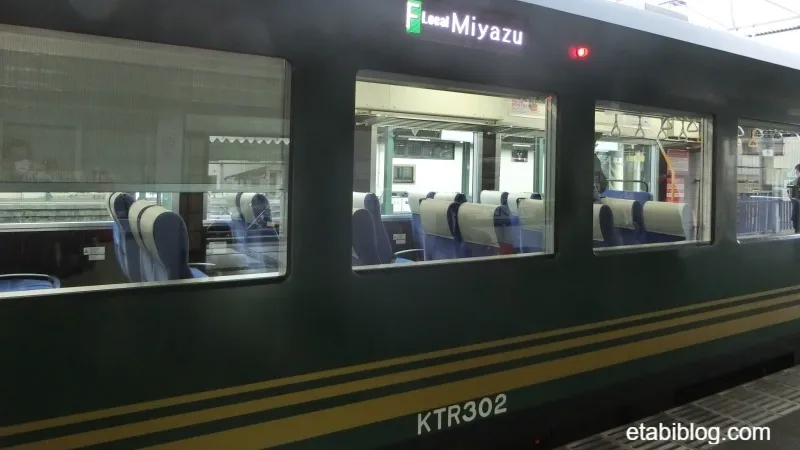 深い緑色の京都丹後鉄道列車