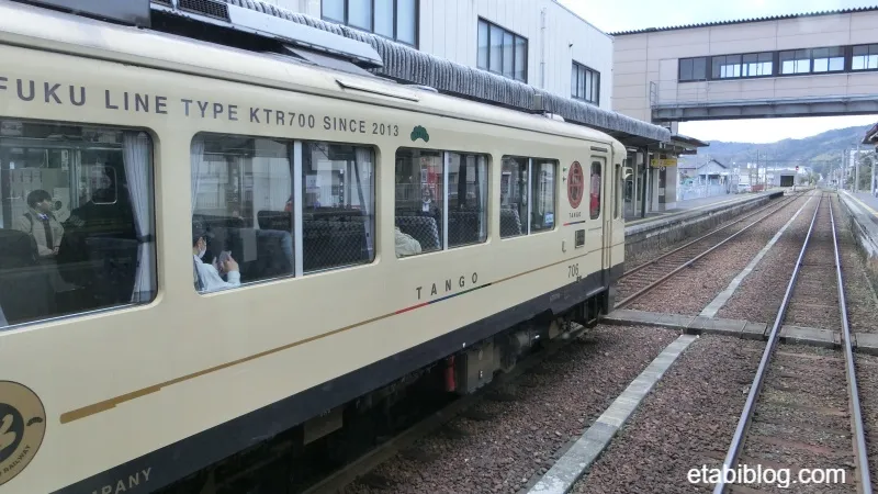 クリーム色の京都丹後鉄道列車