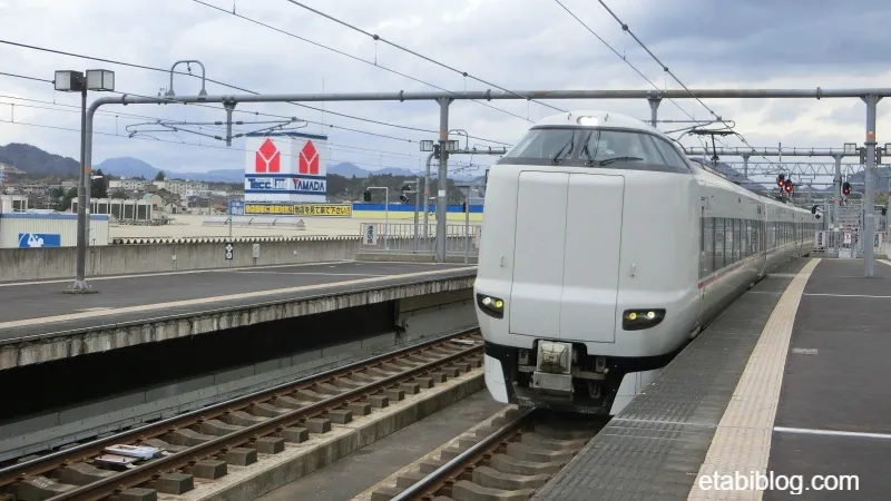 福知山駅到着する特急こうのとり
