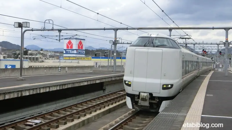 特急こうのとり287系の先頭車