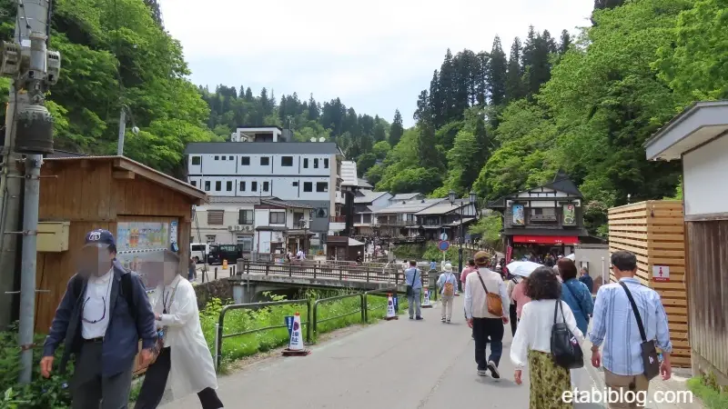銀山温泉入り口